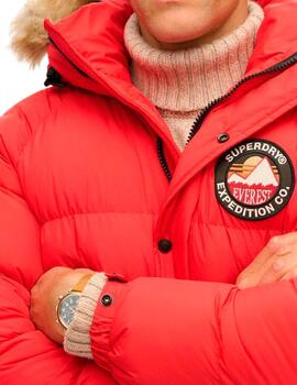 Parka Superdry roja con parches