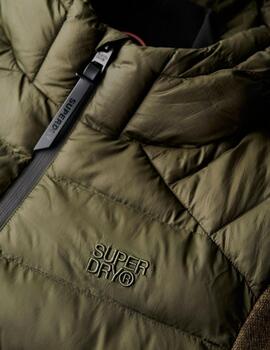 Chaqueta Superdry verde con mangas de sudadera