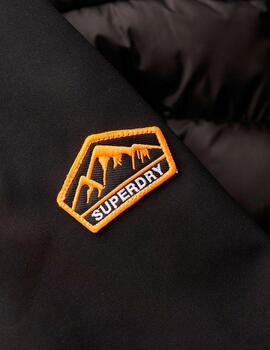 Chaqueta Superdry negra con mangas de sudadera