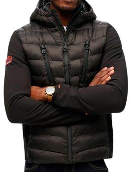 Chaqueta Superdry negra con mangas sudadera