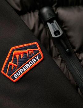 Chaqueta Superdry negra con mangas sudadera