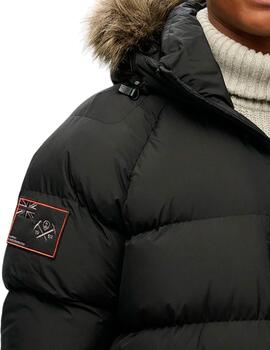 Parka Superdry negra con parches