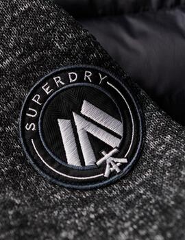 Chaqueta Superdry negra con mangas sudadera