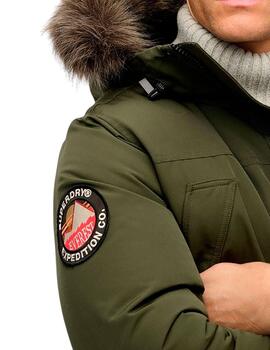 Abrigo Superdry verde militar con capucha de pelo